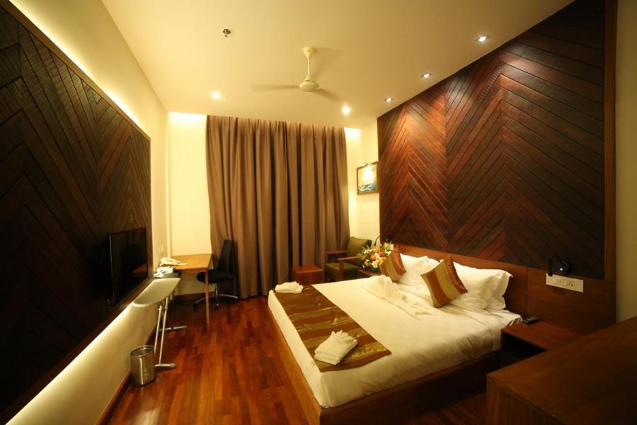 Woodies Bleisure Hotel 코지코드 외부 사진